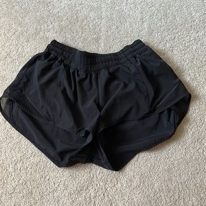 Black Lululemon Hotty Hot Low-Rise Lined Short 2.5"